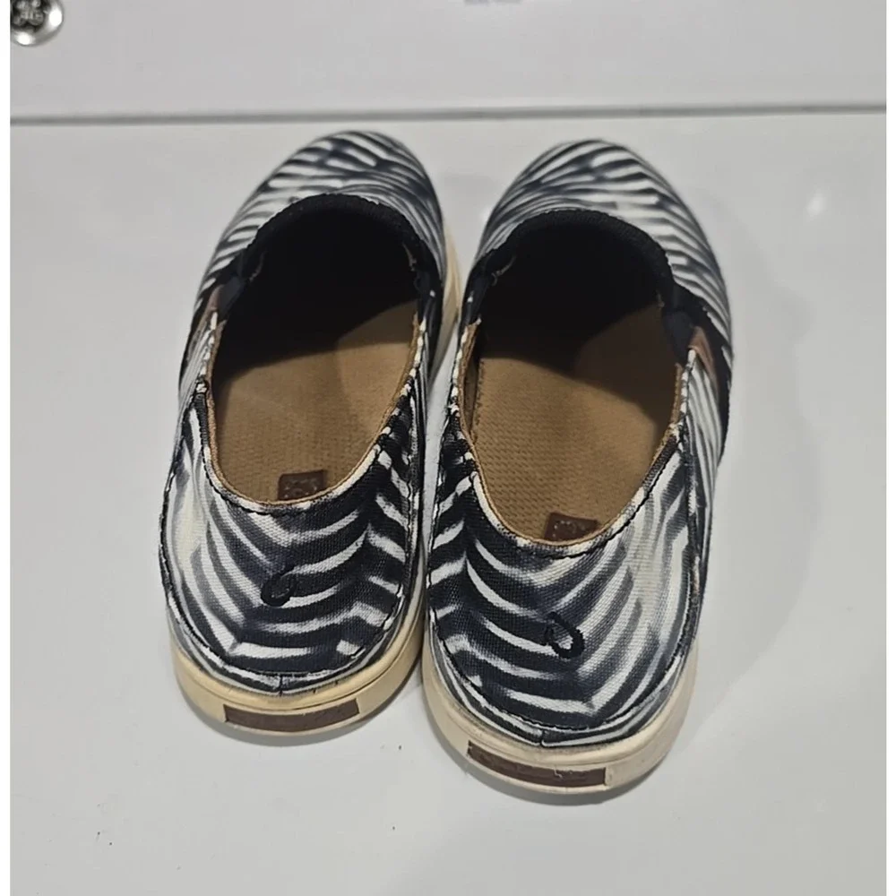 OluKai Pehuea Pa’i Blue Chevron Canvas Slip On Comfort Shoes Womans Size‎ 6.5
